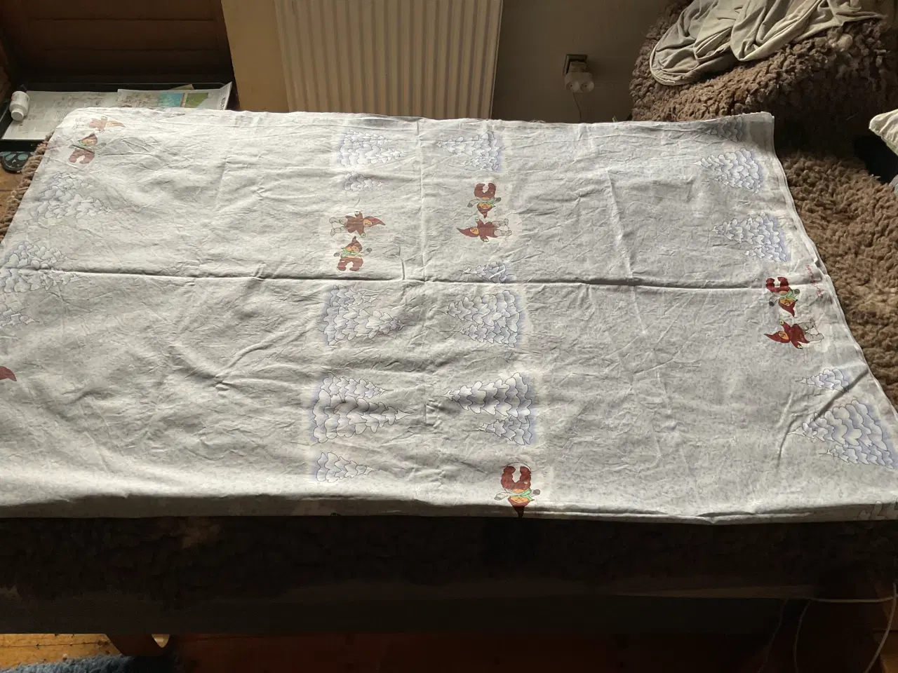 Billede 2 - Klarborg voksdug med nisser og sne