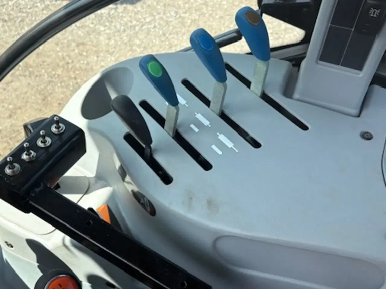 Billede 18 - New Holland T5.95 MED FRONTLIFT + MASSER AF OLIEUDTAG.