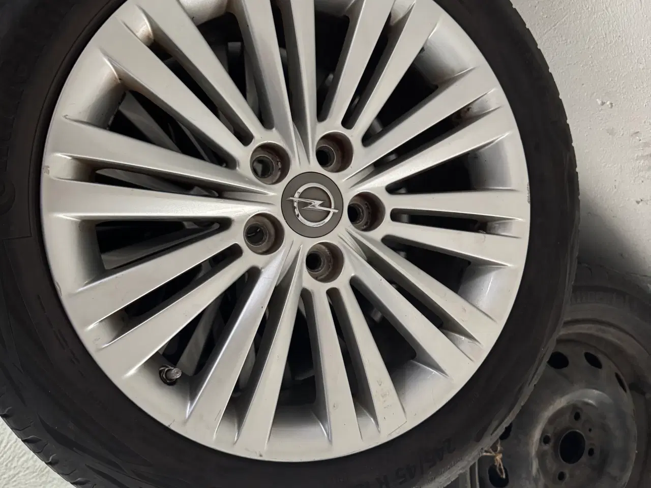 Billede 1 - Opel Insignia alufælg med sommerdæk 
