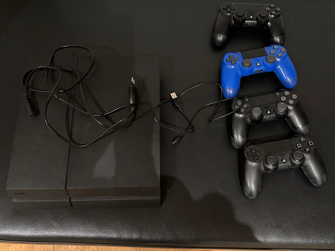 Billede 1 - PS 4 konsol og 4 controllere