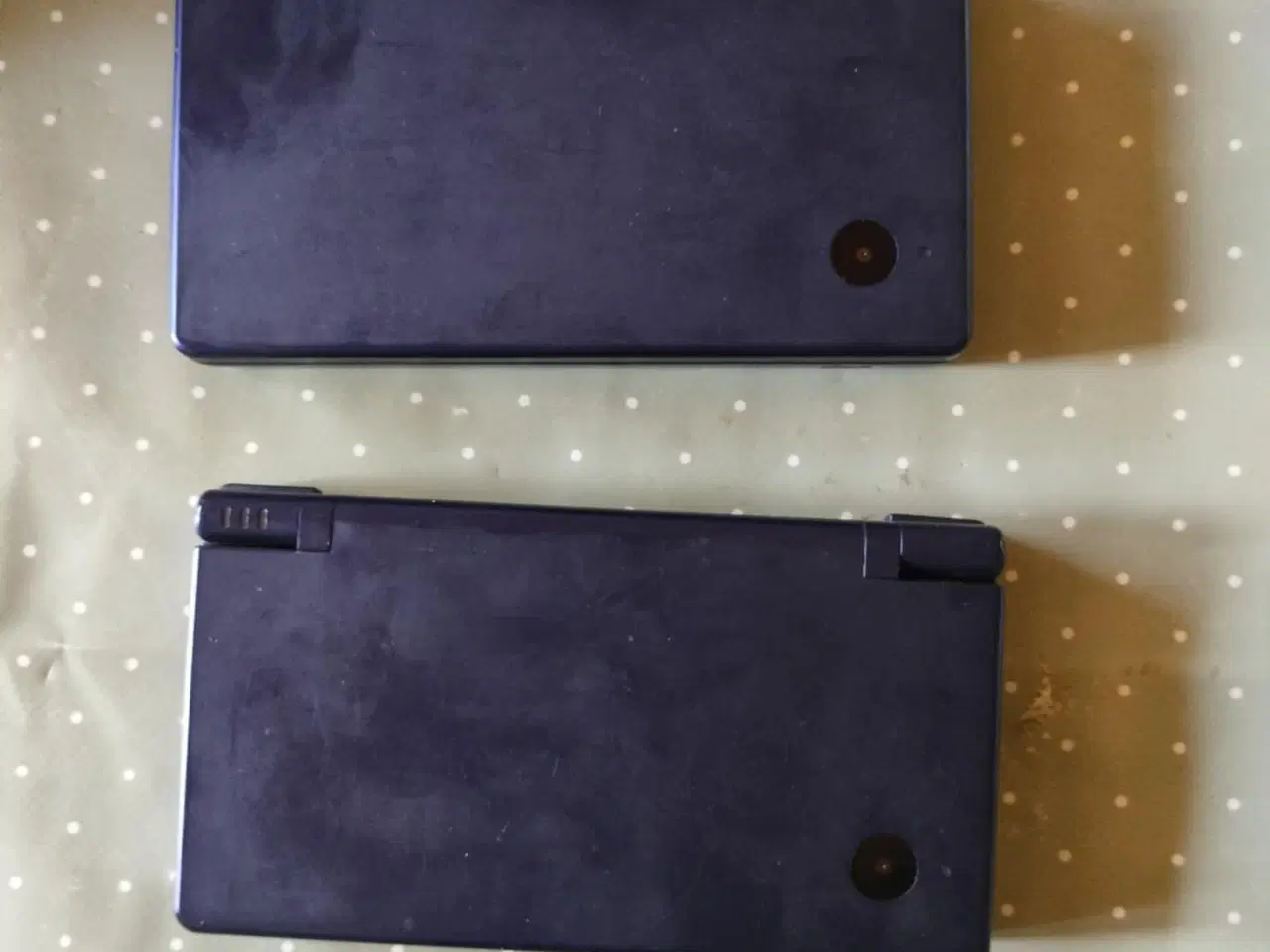 Billede 2 - 2 DSI + 1 oplader + 14 spil + 2 cases