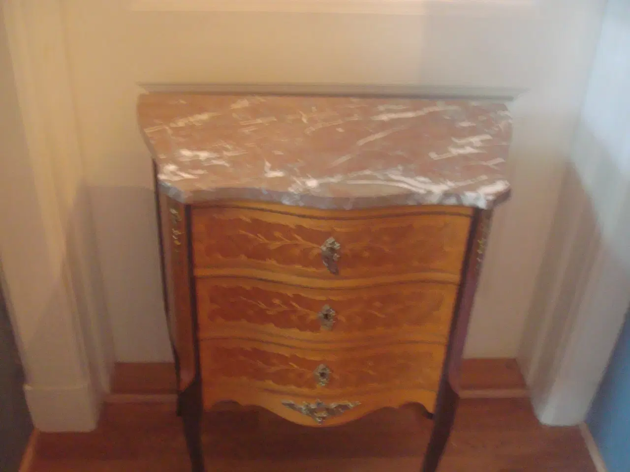 Billede 1 - ROSENTRÆSKOMMODE/ ENTREMØBEL m/MARMORPLADE, BRONZE