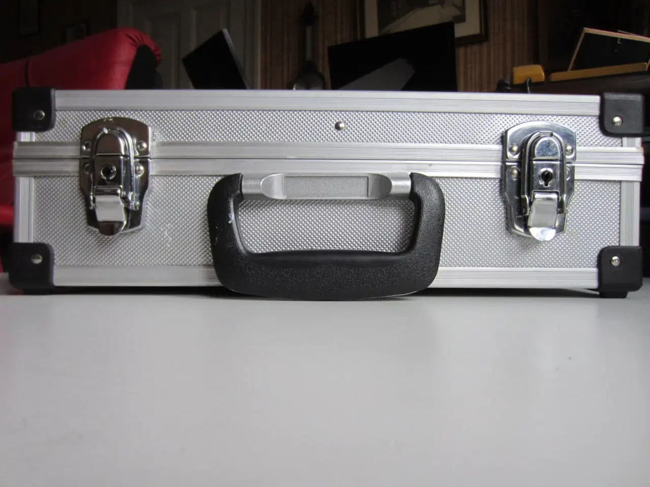 Billede 2 - Værktøjs kuffert i aluminium med 4 skillevægge