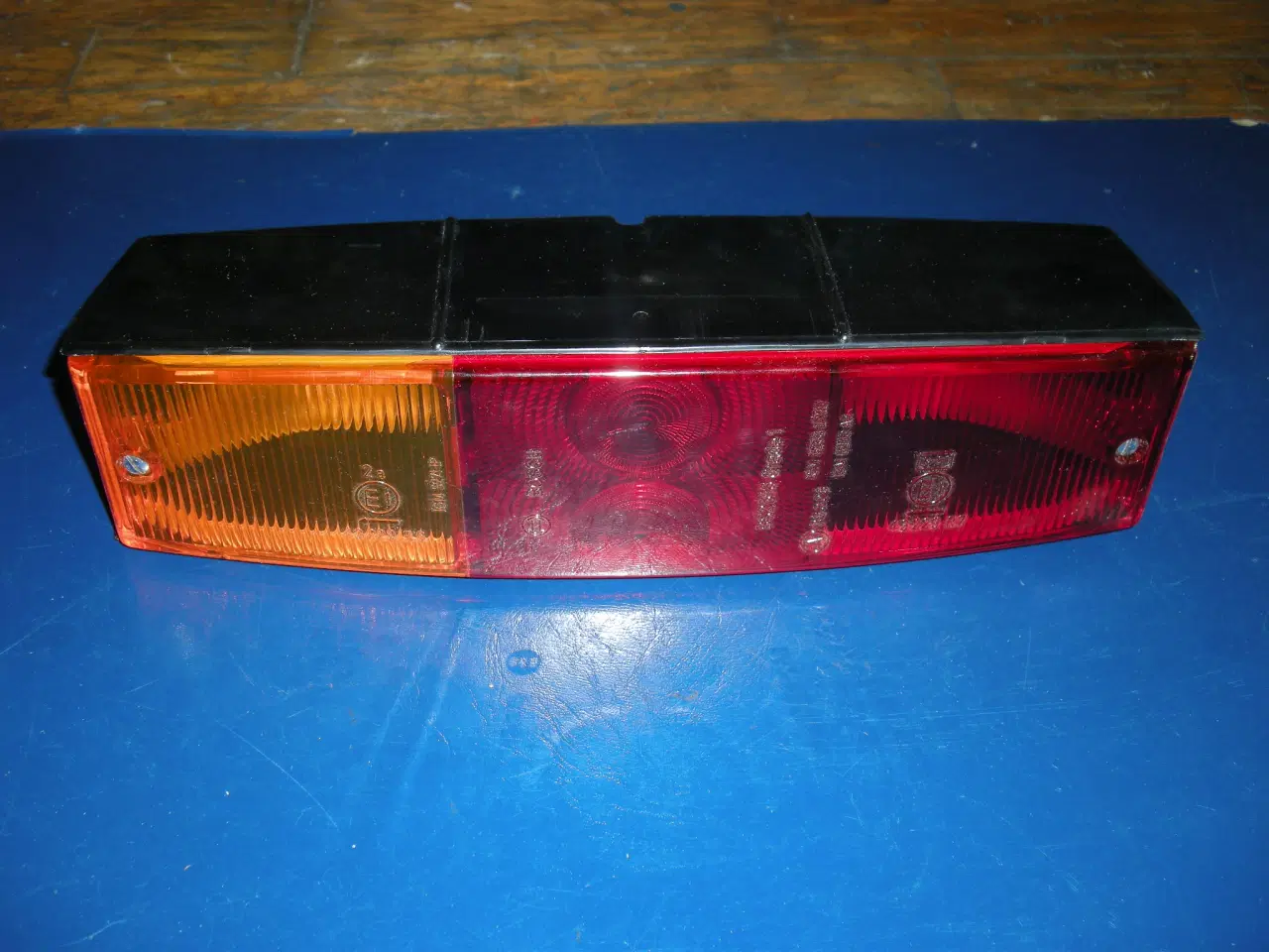 Billede 2 - 2 Universale nye Bosch baglygter