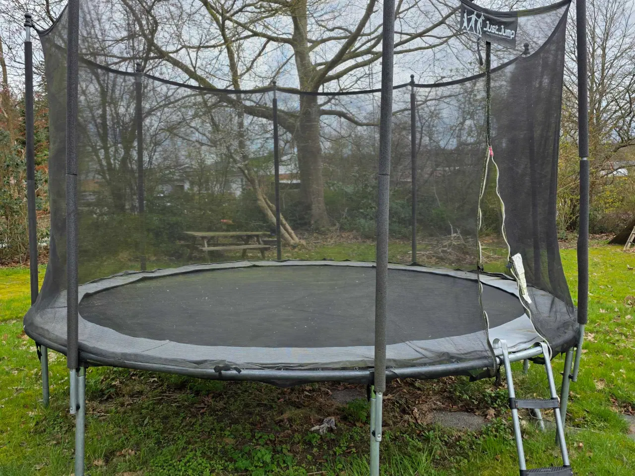 Billede 1 - Stor trampolin.. Pil selv ned