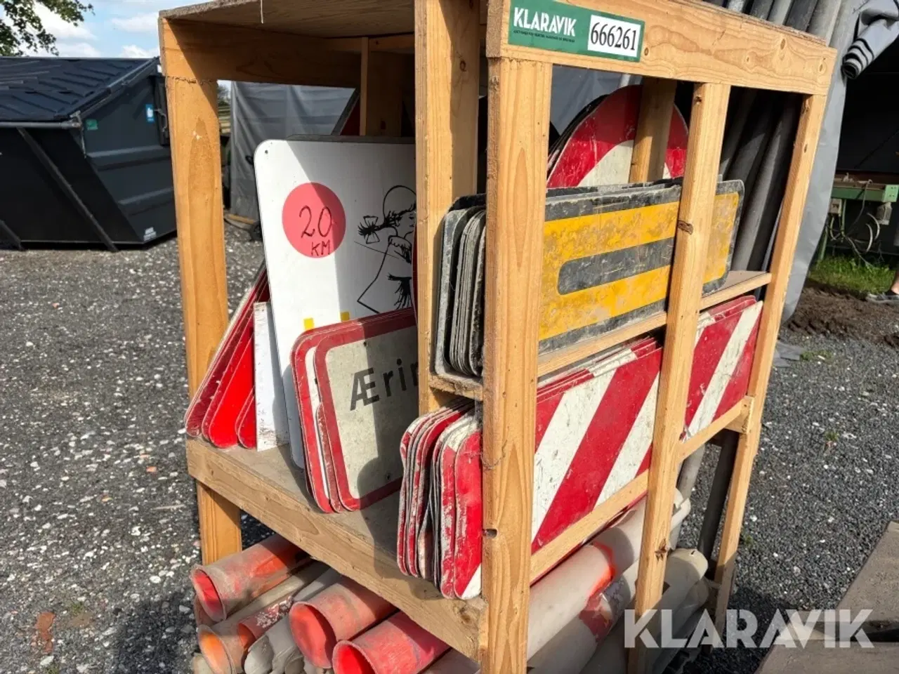 Billede 9 - Skilte, kejler og fødder