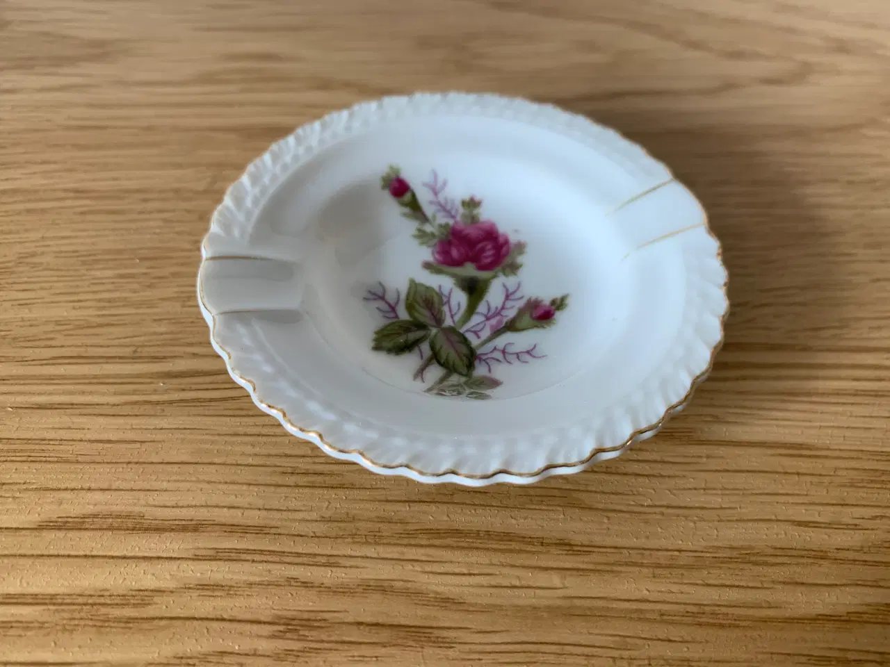 Billede 1 - Et lille porcelænsaskebæger eller sushi-soya-skål