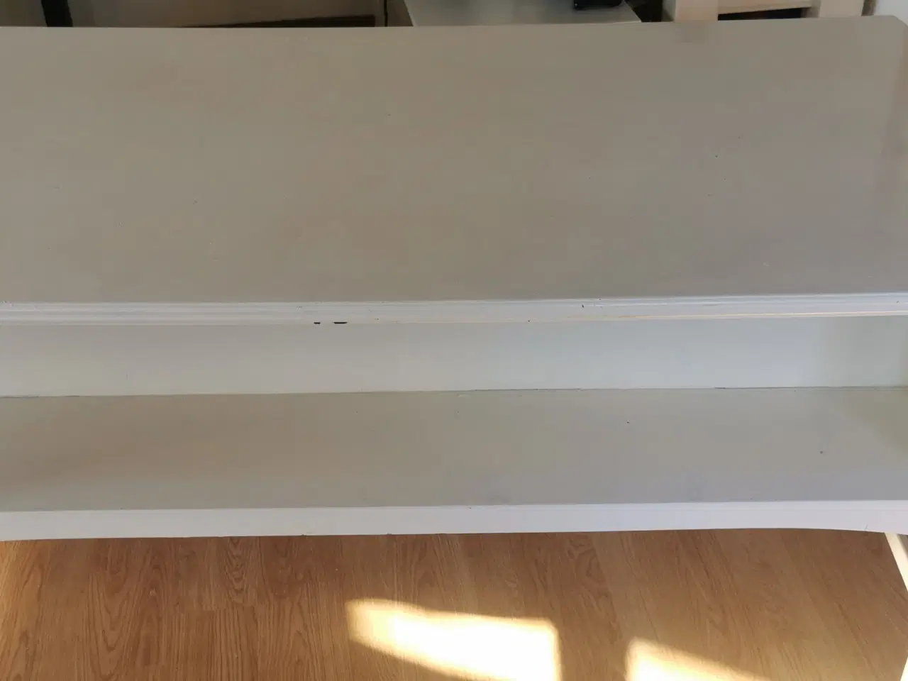 Billede 3 - Sjovt gammelt skrivebord med hylde på bagsiden