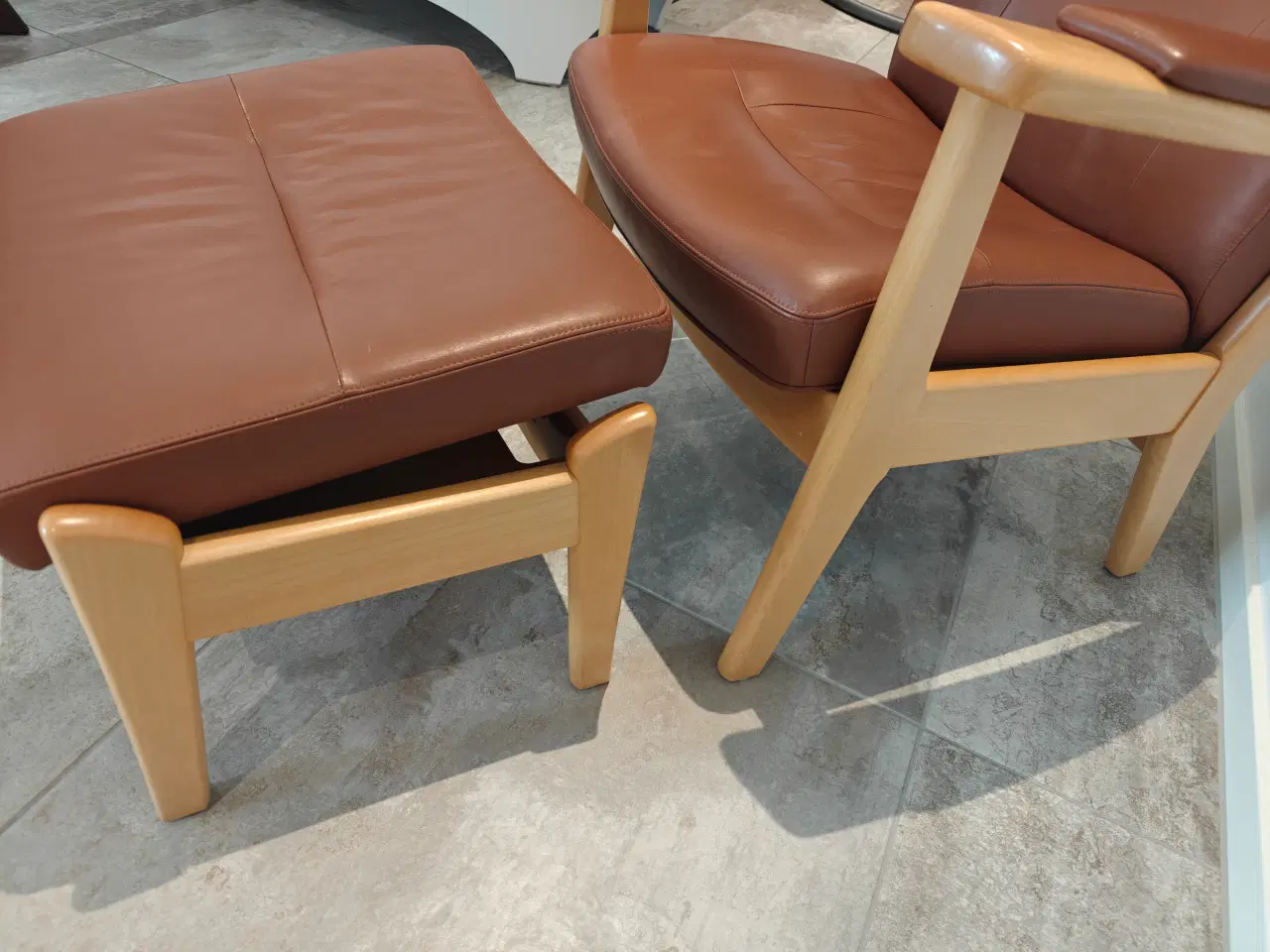 Billede 3 - Farstrup Otiumstol med fodskammel