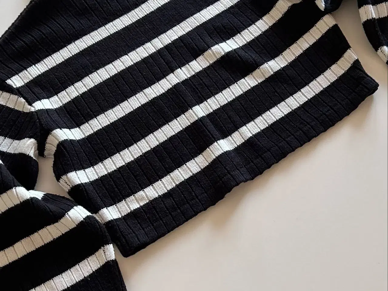 Billede 4 - H&M stribet strik, str. 146-152