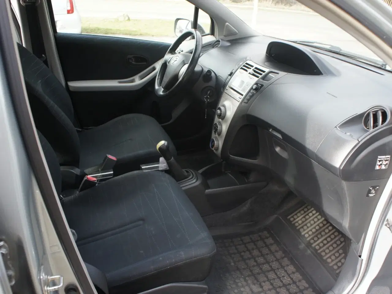 Billede 15 - Toyota Yaris 1,3 Luna