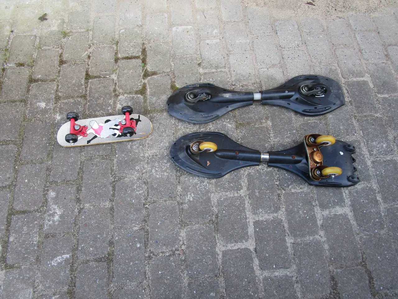 Billede 3 - Rulleskøjter/skateboard