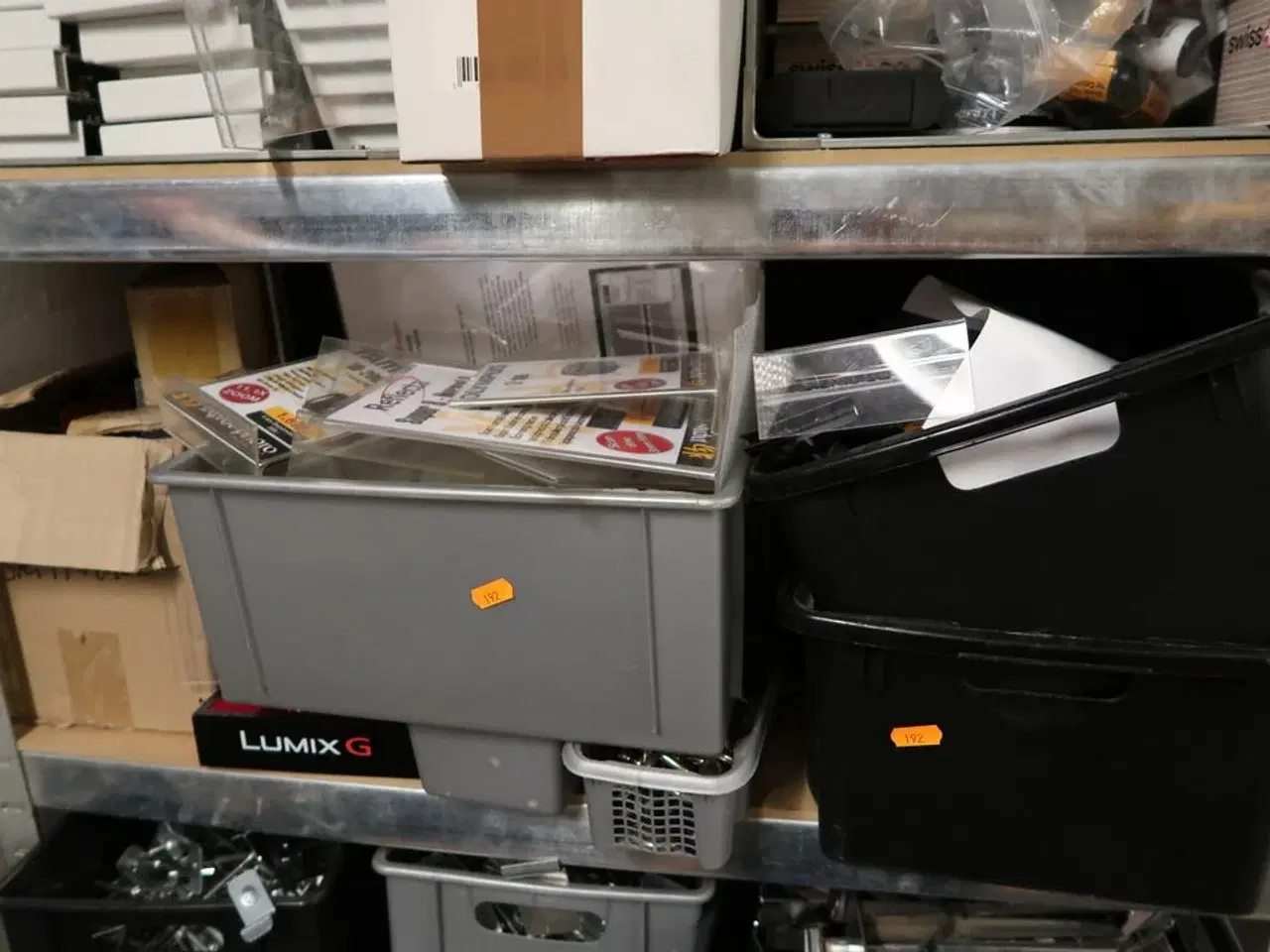 Billede 4 - Lagerreol med indhold