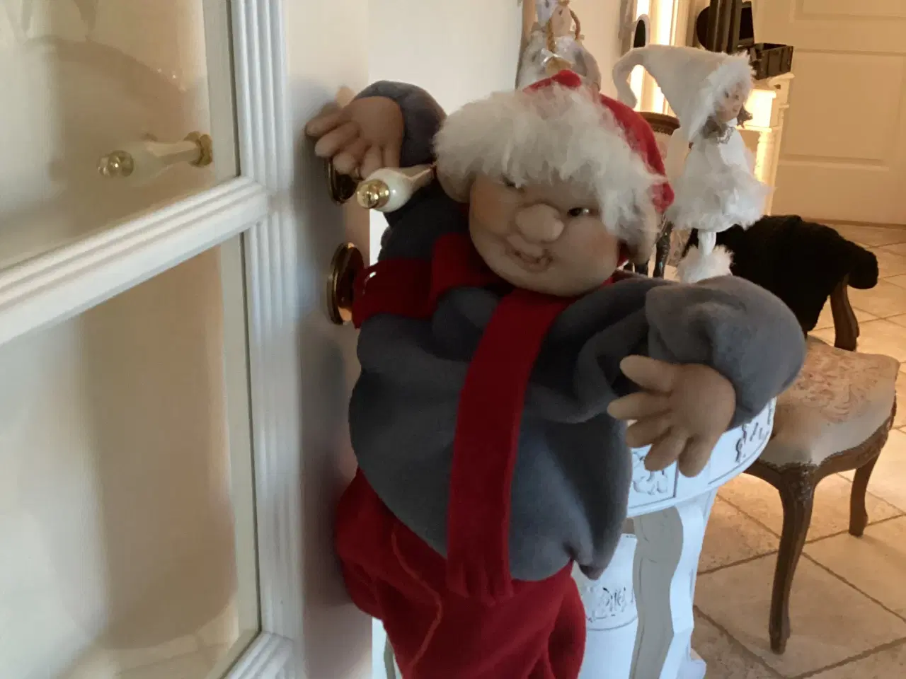 Billede 1 - Strømpenisse. Vindueskikker