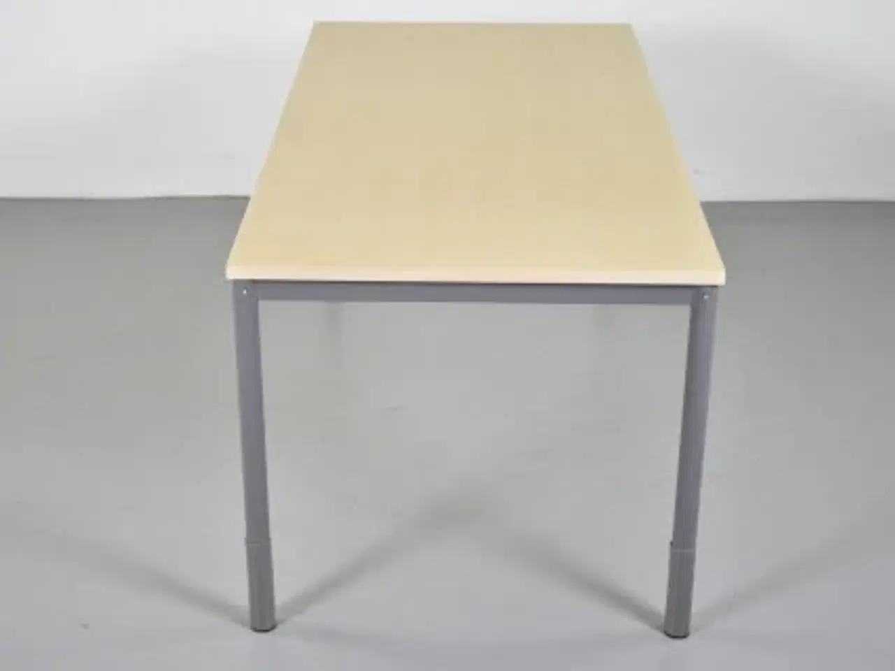 Billede 2 - Efg kantinebord med birkeplade og gråt stel