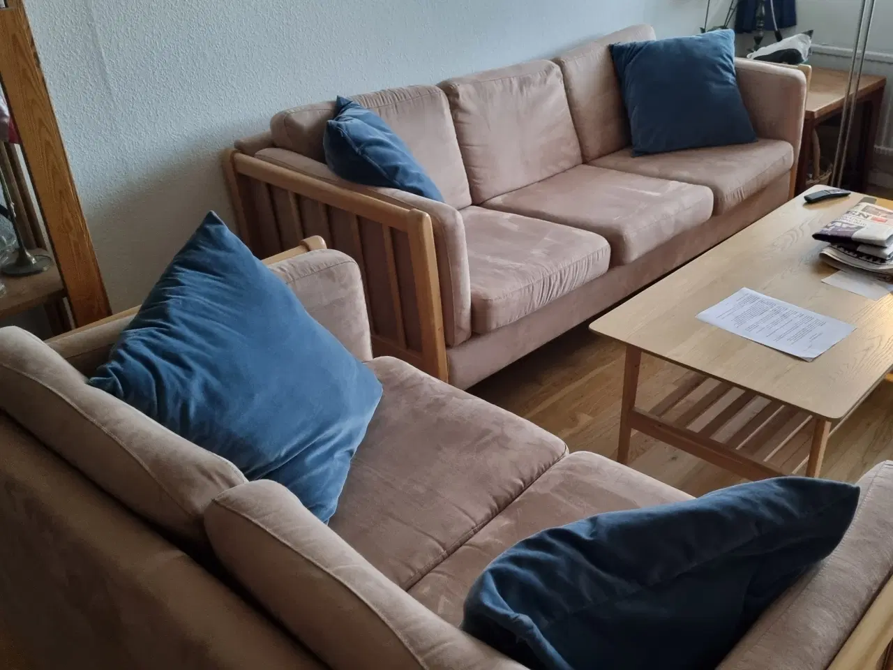 Billede 1 - Tremmesofaer 2 + 3 i egetræ med beige velour