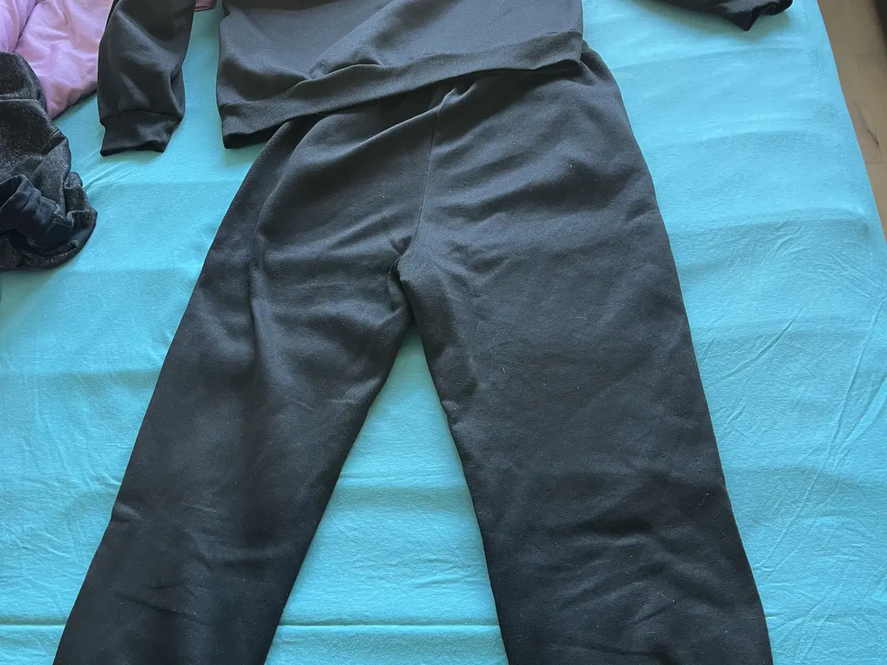 Billede 2 - Joggingsæt str L 