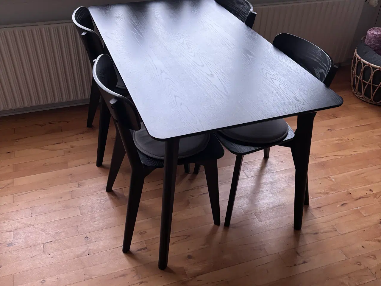 Billede 1 - Spisebord med 4 stole