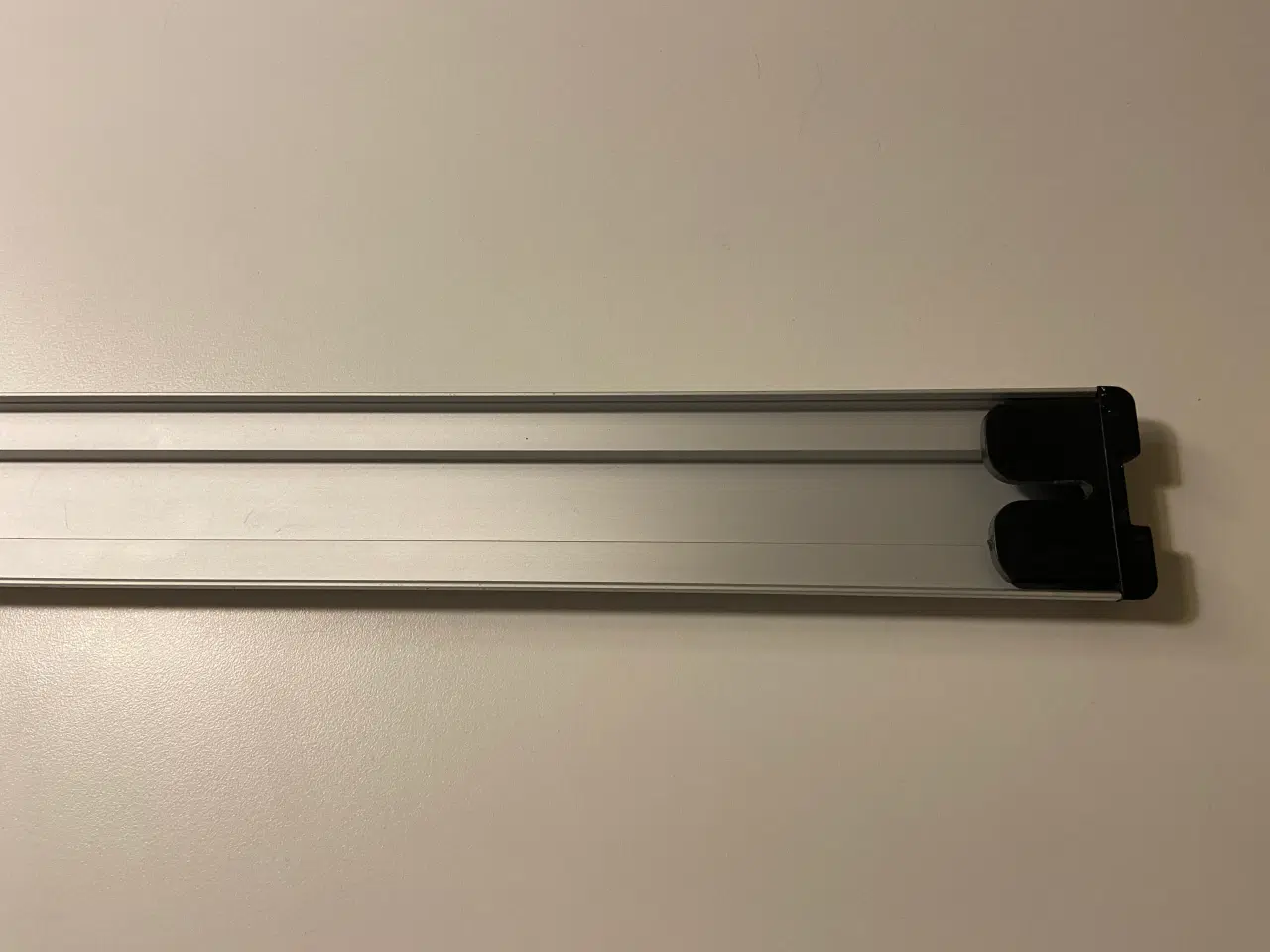 Billede 3 - Knivmagnet i aluminium.