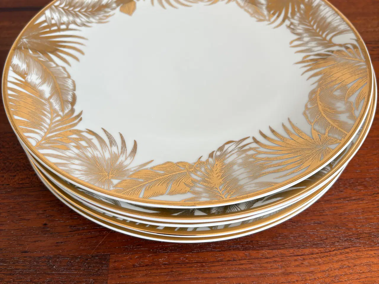 Billede 3 - Tallerkner fra H&M med guldmønster