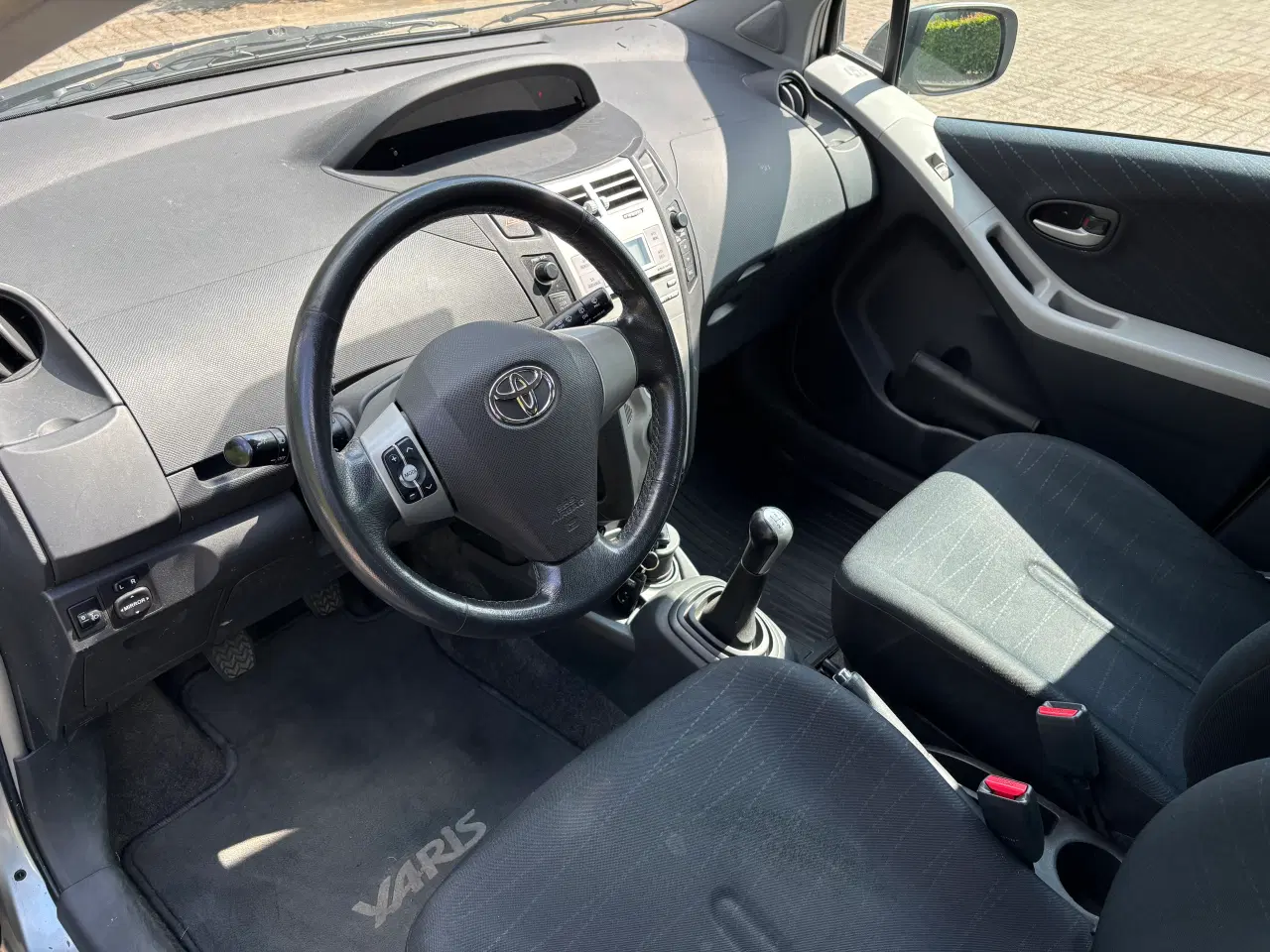 Billede 8 -  TOYOTA YARIS 1.3 VVT-I / NØGLEFRI