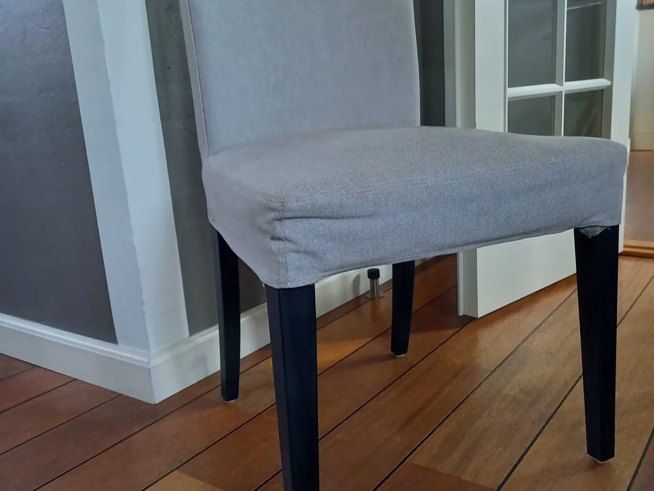 Billede 1 - 8 Stole med vaskbar stof