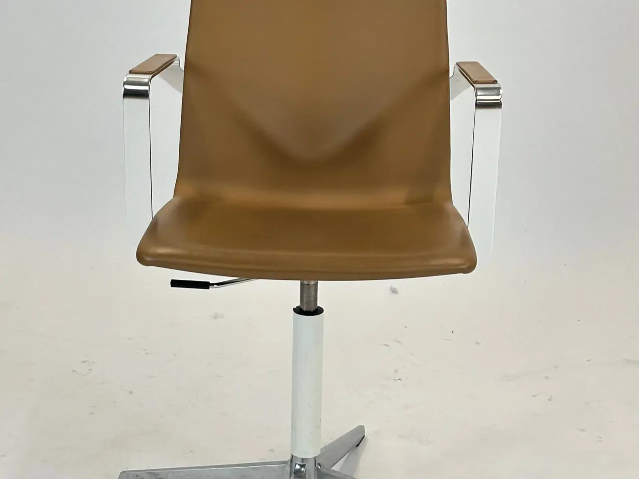 Billede 3 - Four Design - 4-Cast® XL Mødestol (Lysebrun)