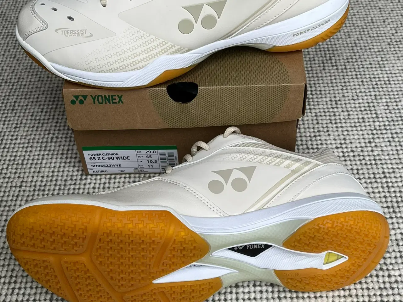 Billede 2 - Badmintonsko Yonex størrelse 45 - Beige farvet