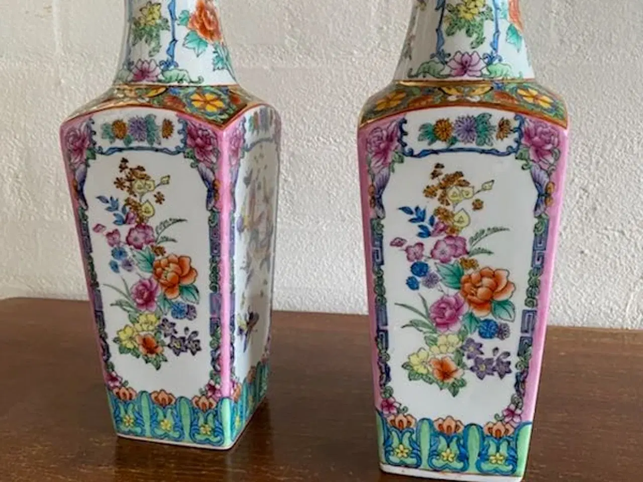 Billede 2 - 2 ens vaser med flotte farver.