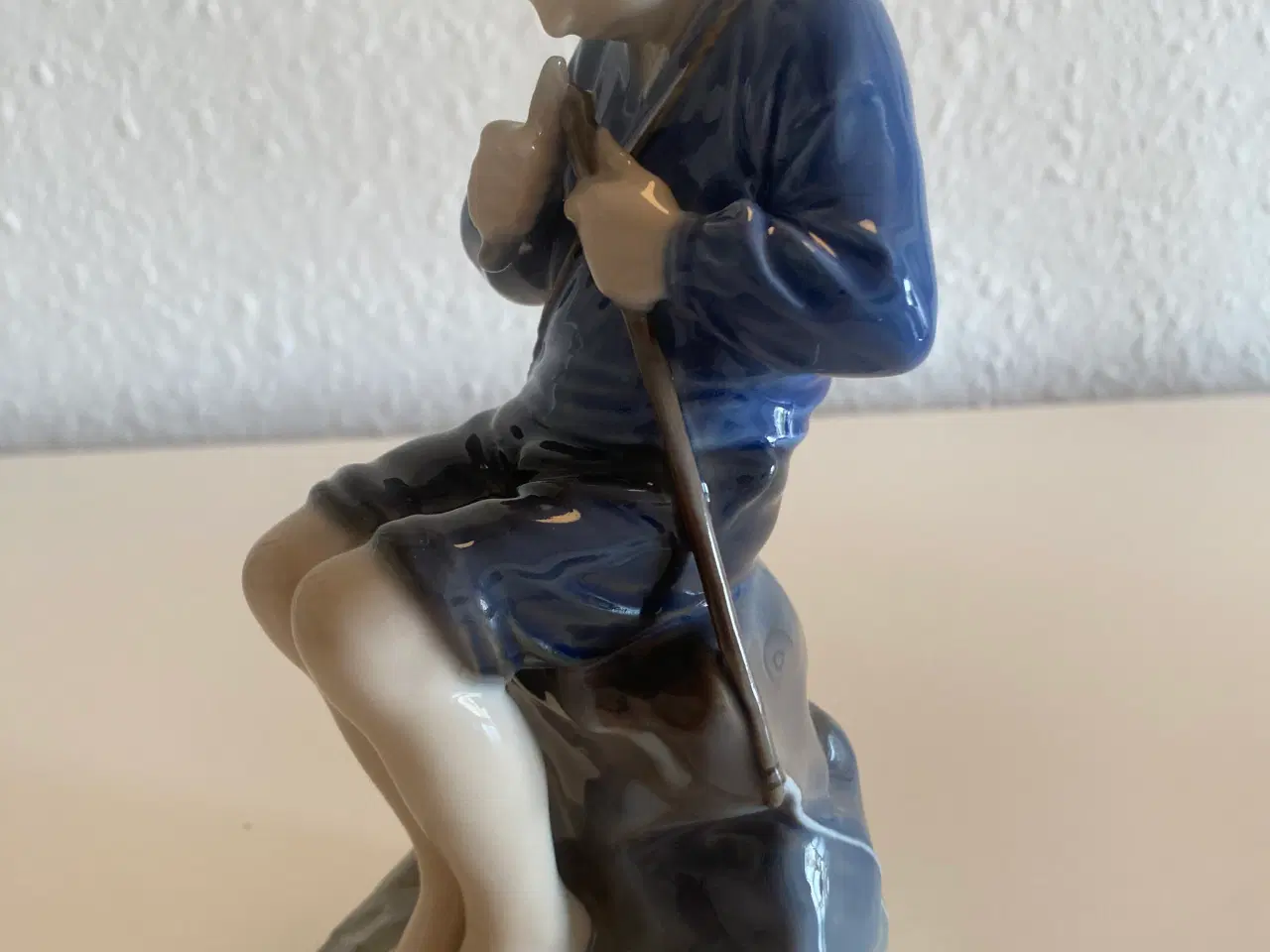 Billede 2 - Royal Copenhagen Figur 905 Porcelæn Dreng Blå