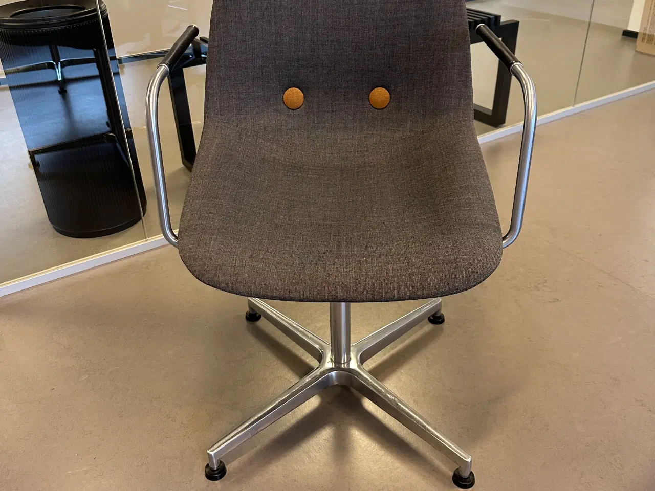 Billede 6 - Erik Jørgensen Eyes Swivel Armchair 10 stk grå