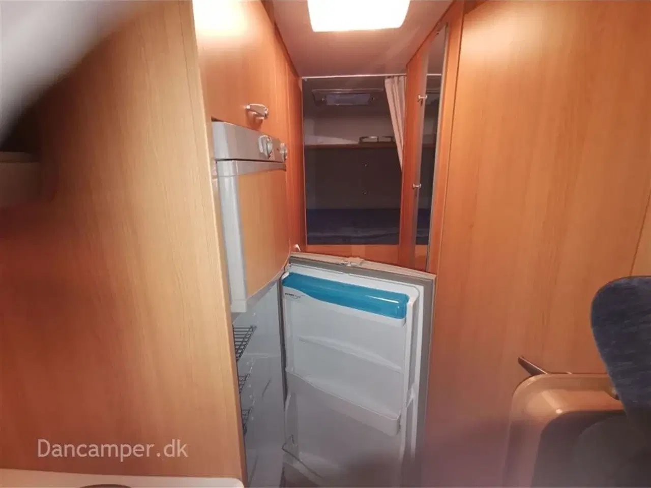 Billede 19 - 2008 - Knaus Traveller Sport Silver Line   Super dejlig camper med plads til 6 personer. Dobbeltseng på tværs i bag samt dobbeltseng i alkove.