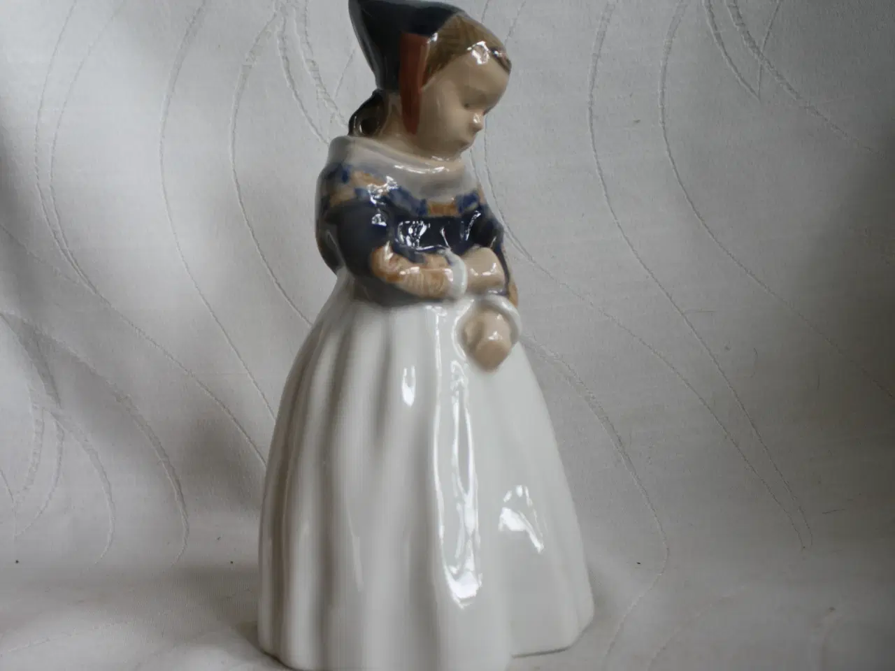 Billede 8 - Amagerpige, figur fra Royal Copenhagen