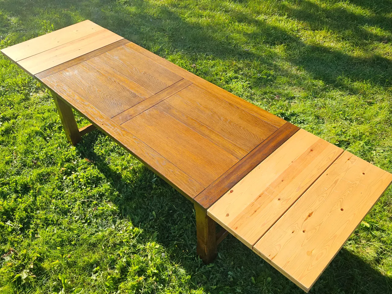 Billede 9 - ILVA Mørkt Spisebord – God Stand