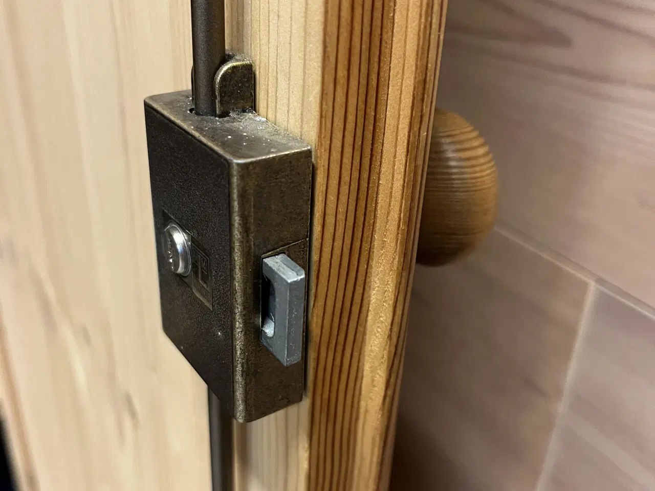 Billede 5 - Antikt karlekammerskab