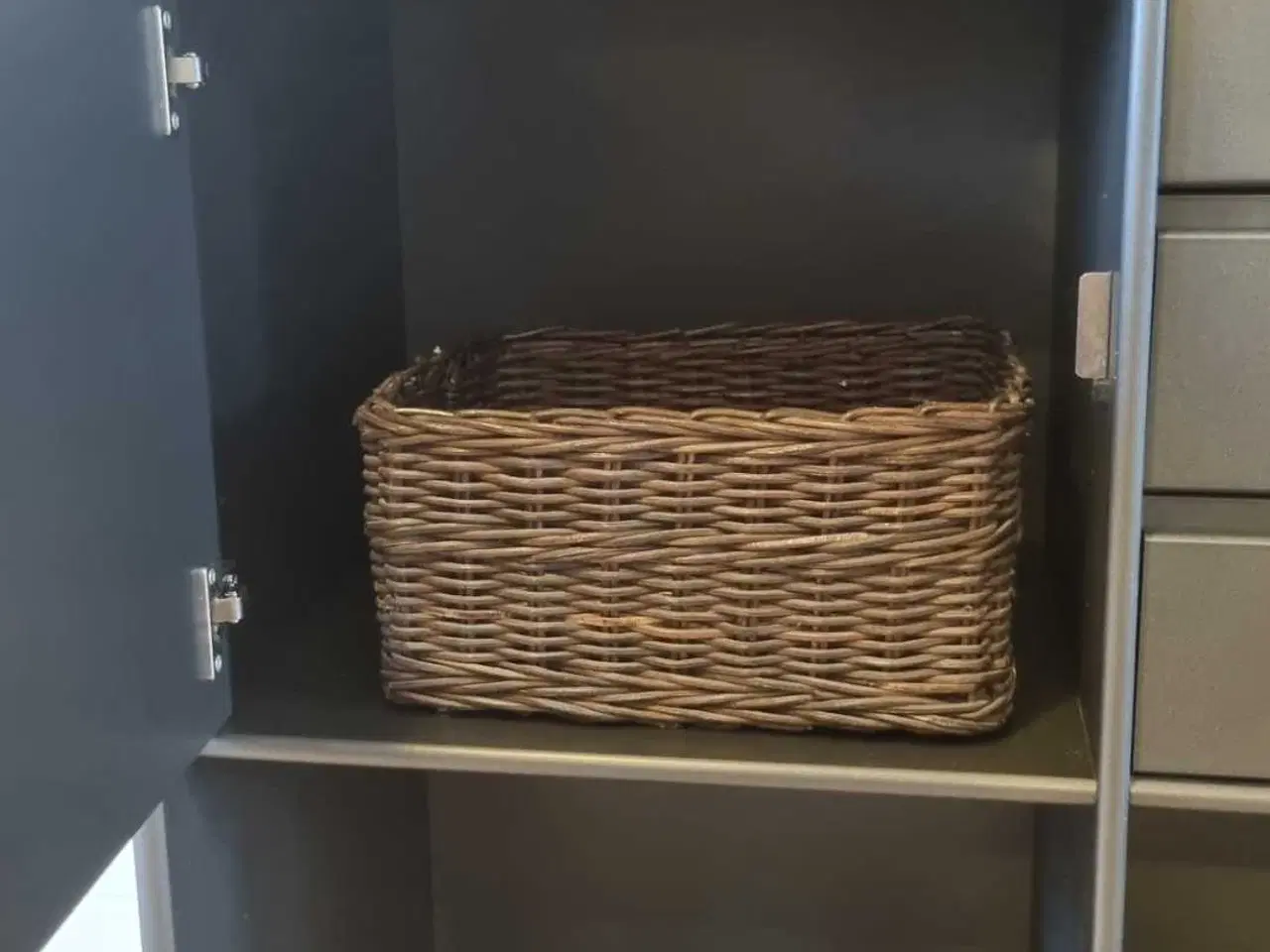 Billede 3 - Montana reol med låge og skuffer