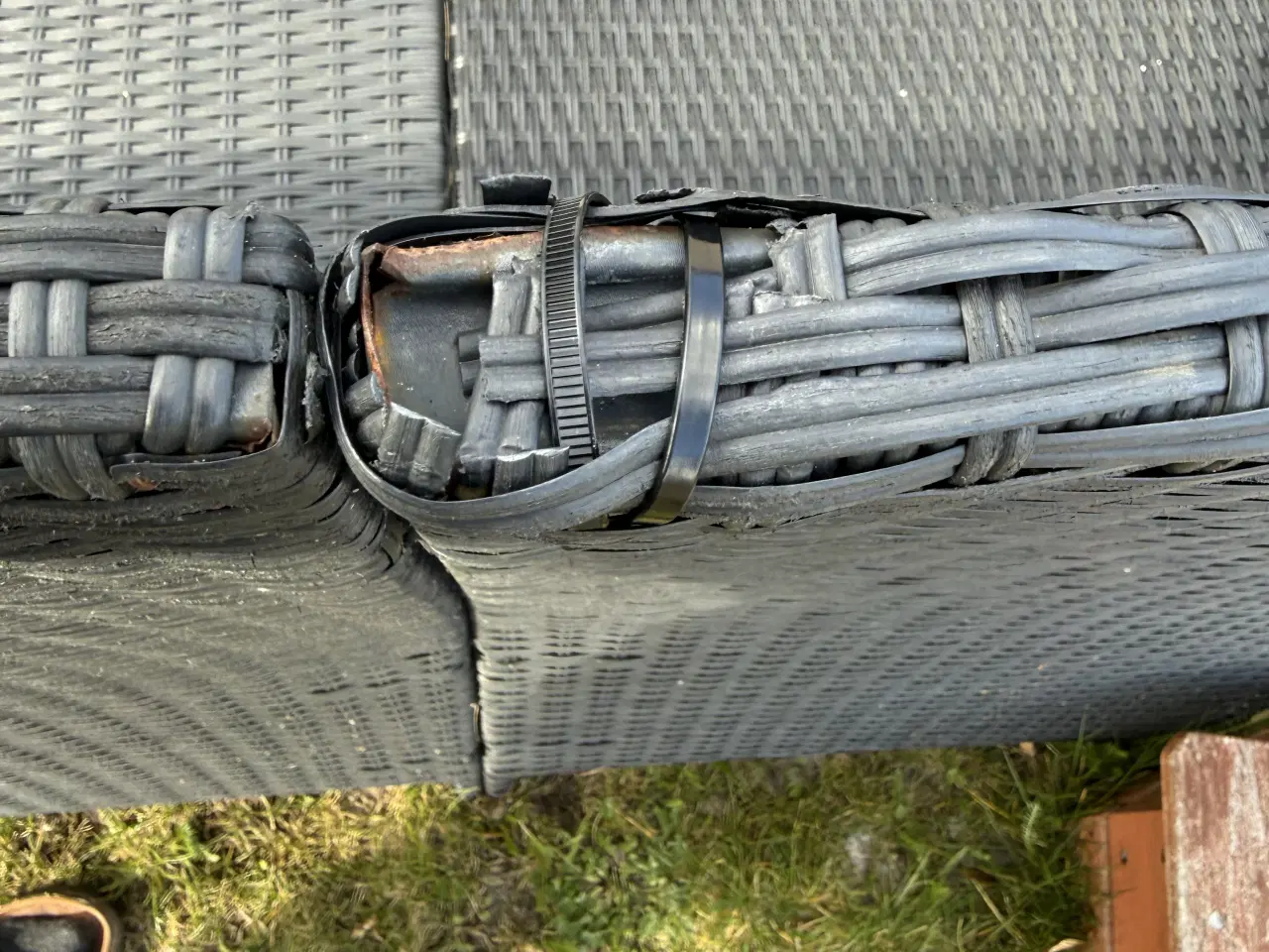 Billede 9 - Sort loungesæt med hjørnesofa og bord sælges