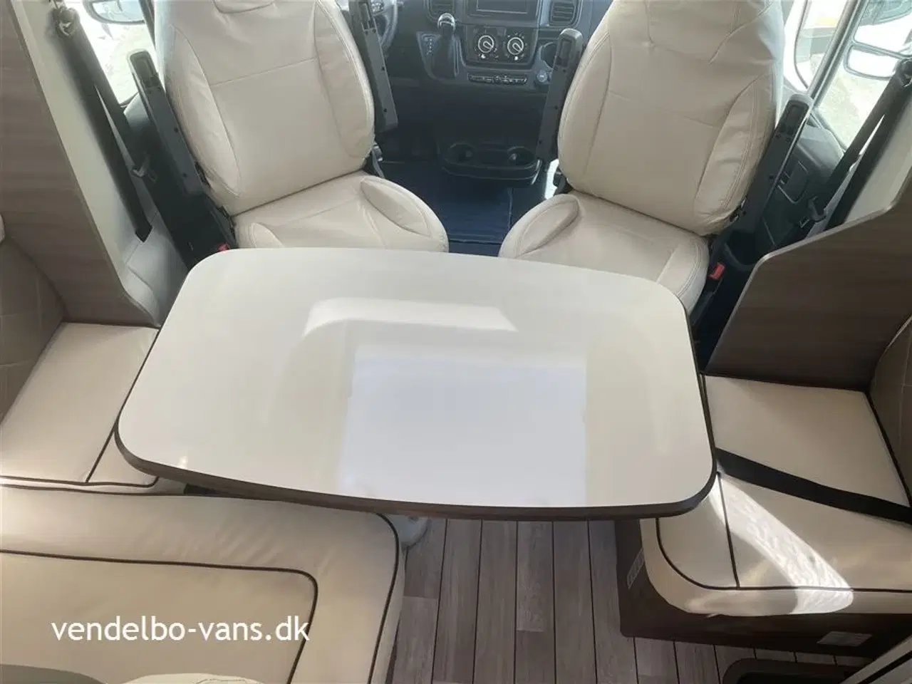 Billede 9 - 2025 - McLouis Mc4   160 cm bred dobbeltseng i midten bagerst som kan hæve/sænke