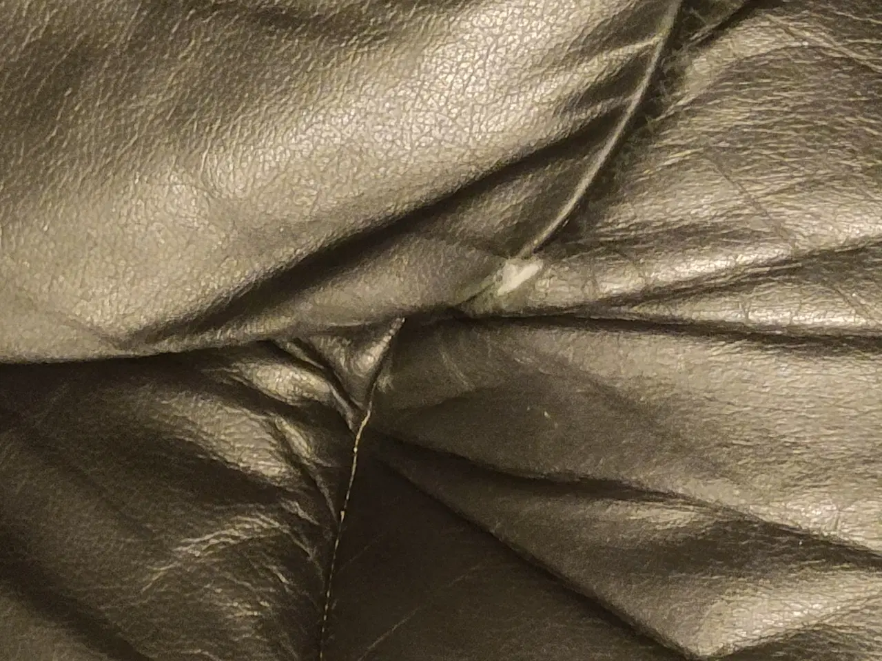 Billede 2 - 3 personers sofa gives væk