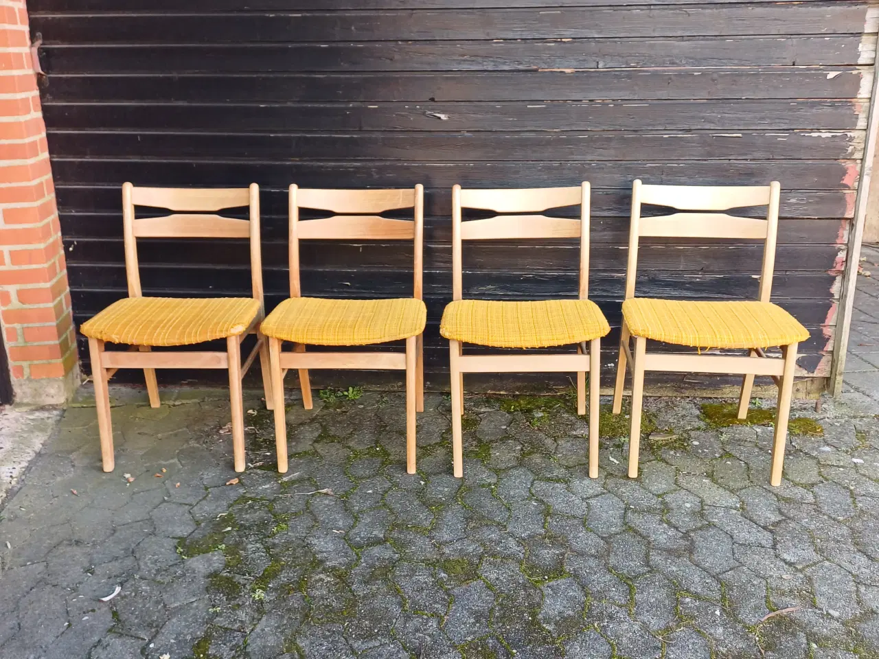 Billede 3 - Fire dansk designet retro stole.
