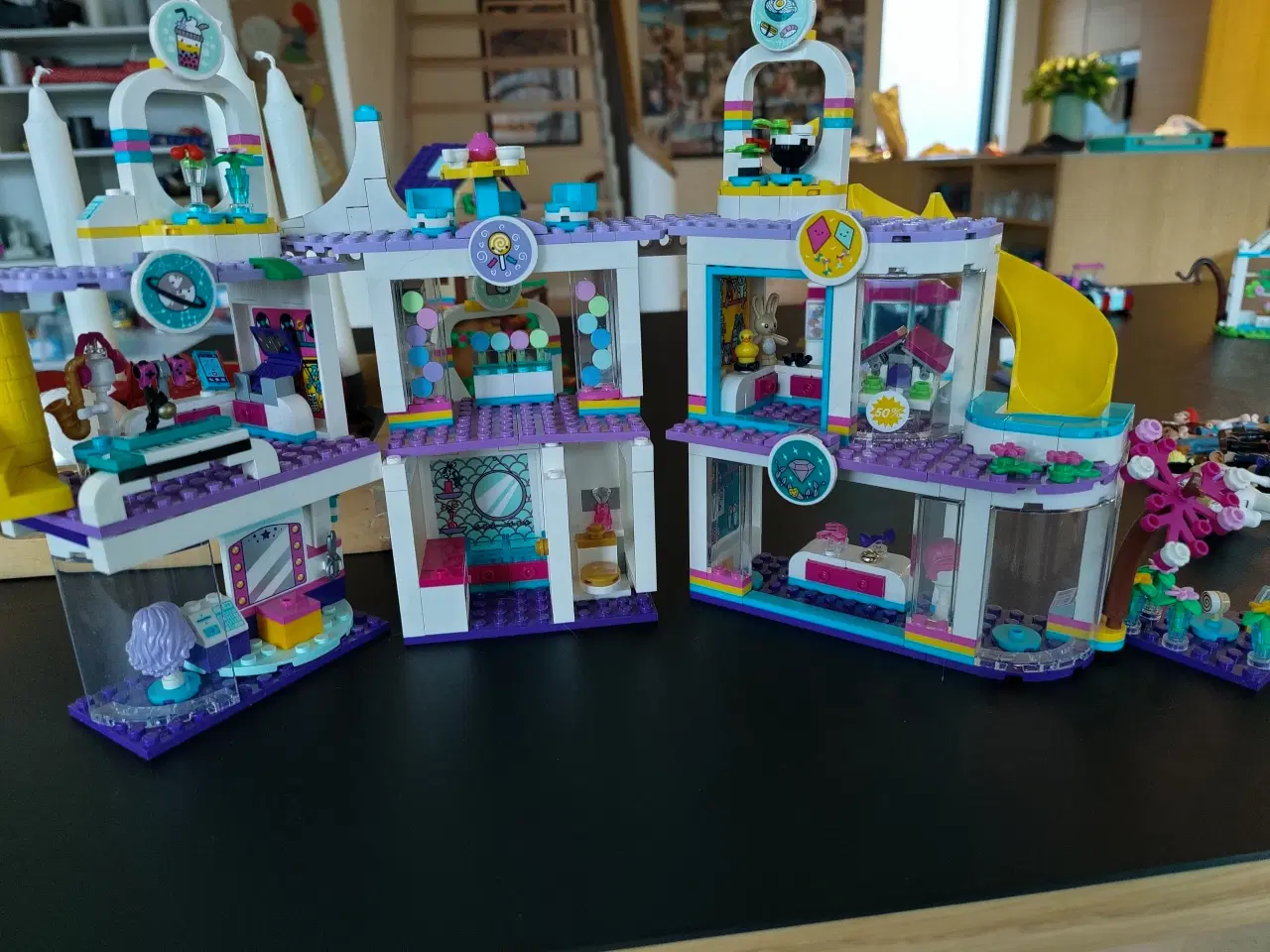 Billede 1 - Lego Friends shoppingcenter og skovhytte