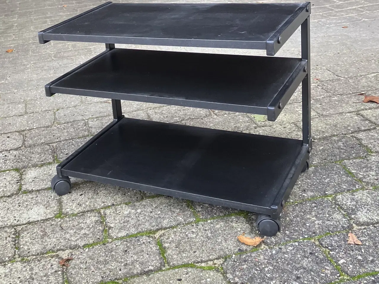 Billede 3 - Reoler og rullebord