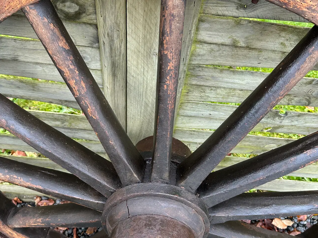 Billede 5 - Flot gammel hestevognshjul med jernring