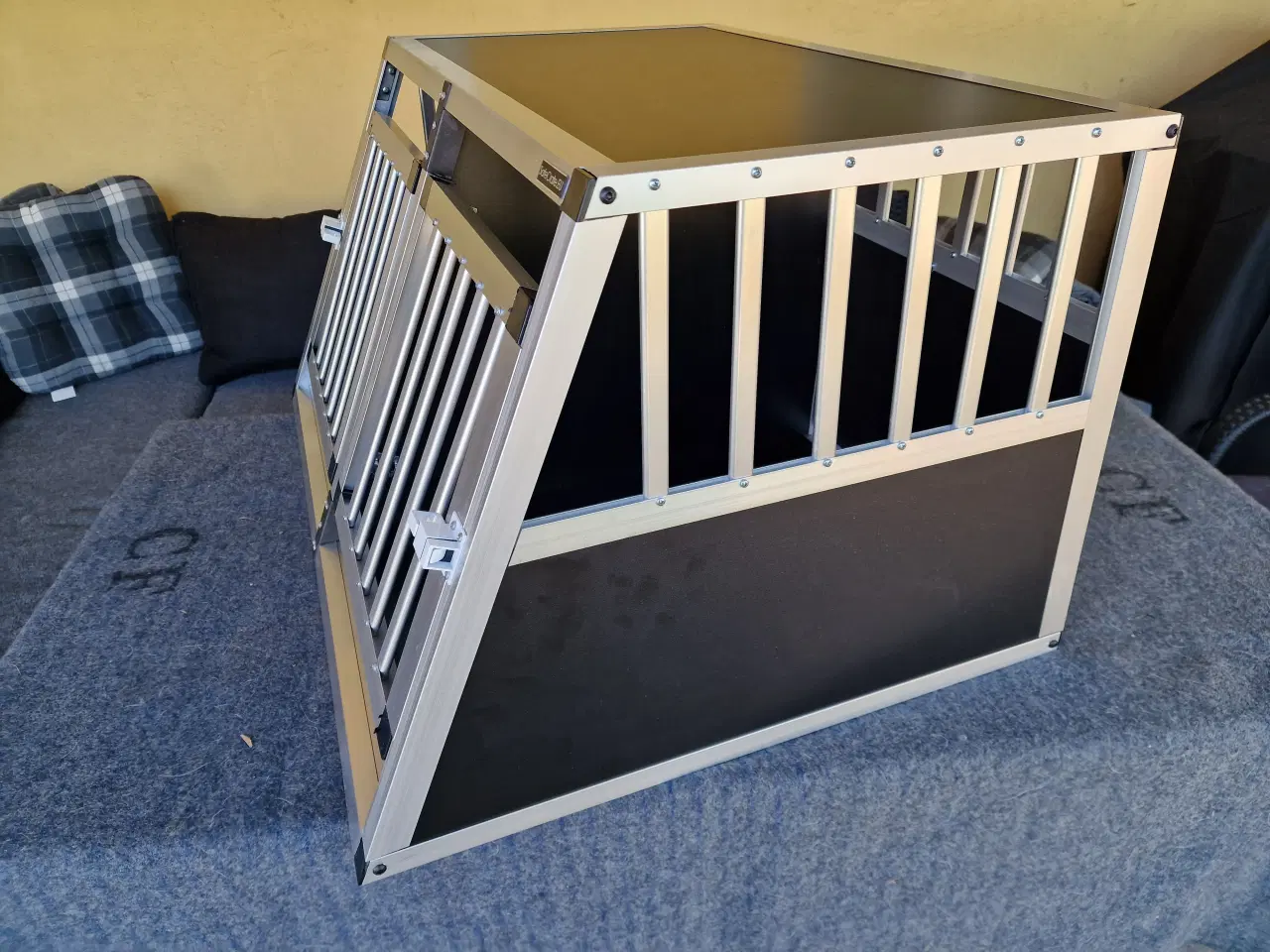 Billede 3 - Hundebur til bil - dobbelt til to 8-15kg hunde.