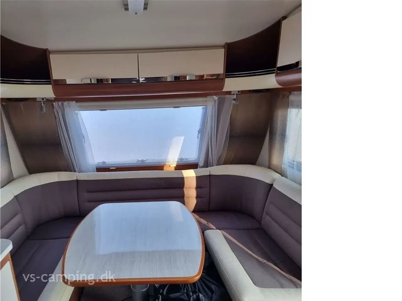Billede 4 - 2014 - Adria Adora 643 UT LÆKKER RUMMELIG CAMPINGVOGN MED ALDEVARME, RUNDSIDDEGRUPPE, FRANSK SENG OG STORT BADEVÆRELSE