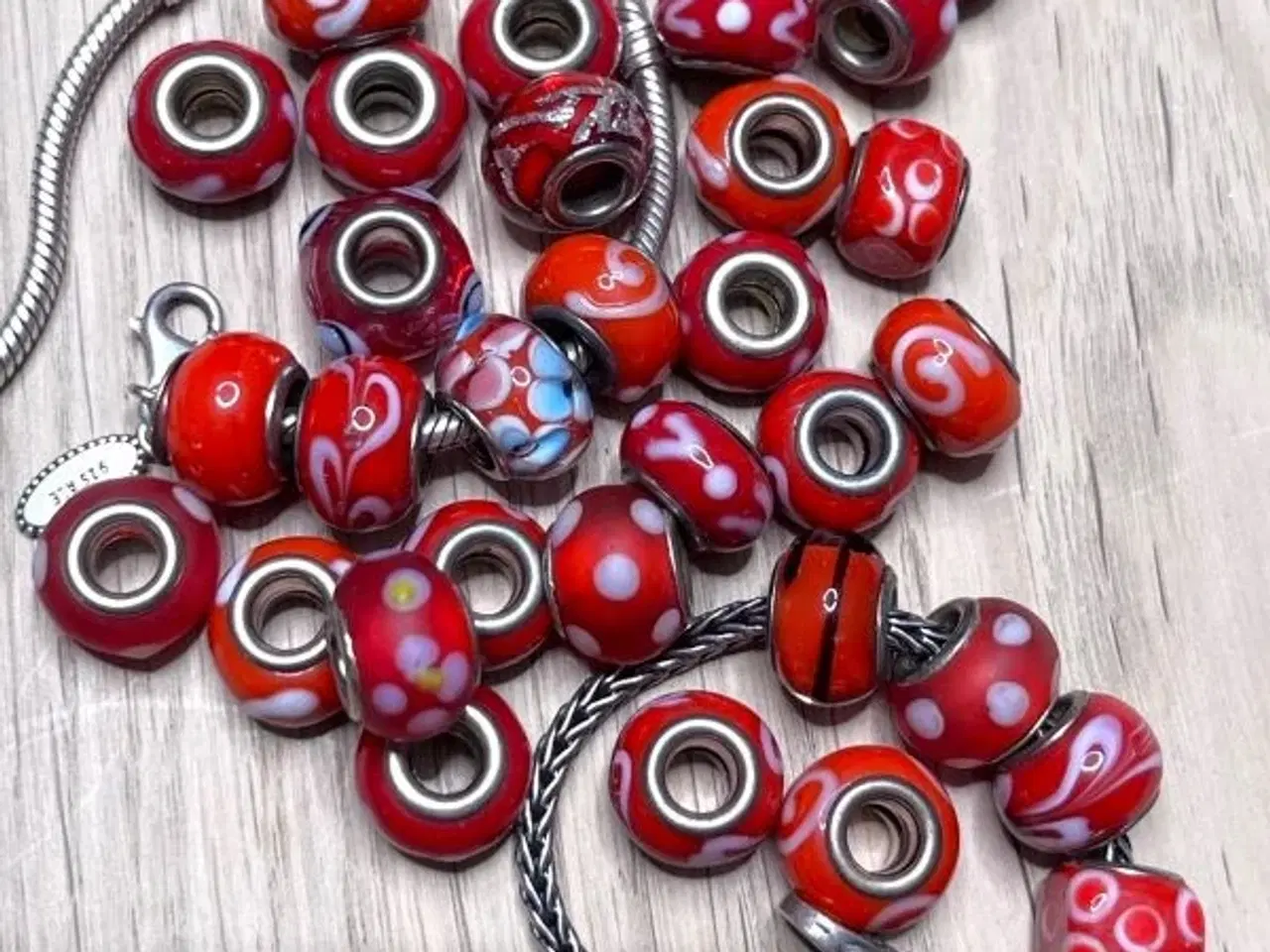 Billede 2 - Glasperler - glasled - glaskugler i rød