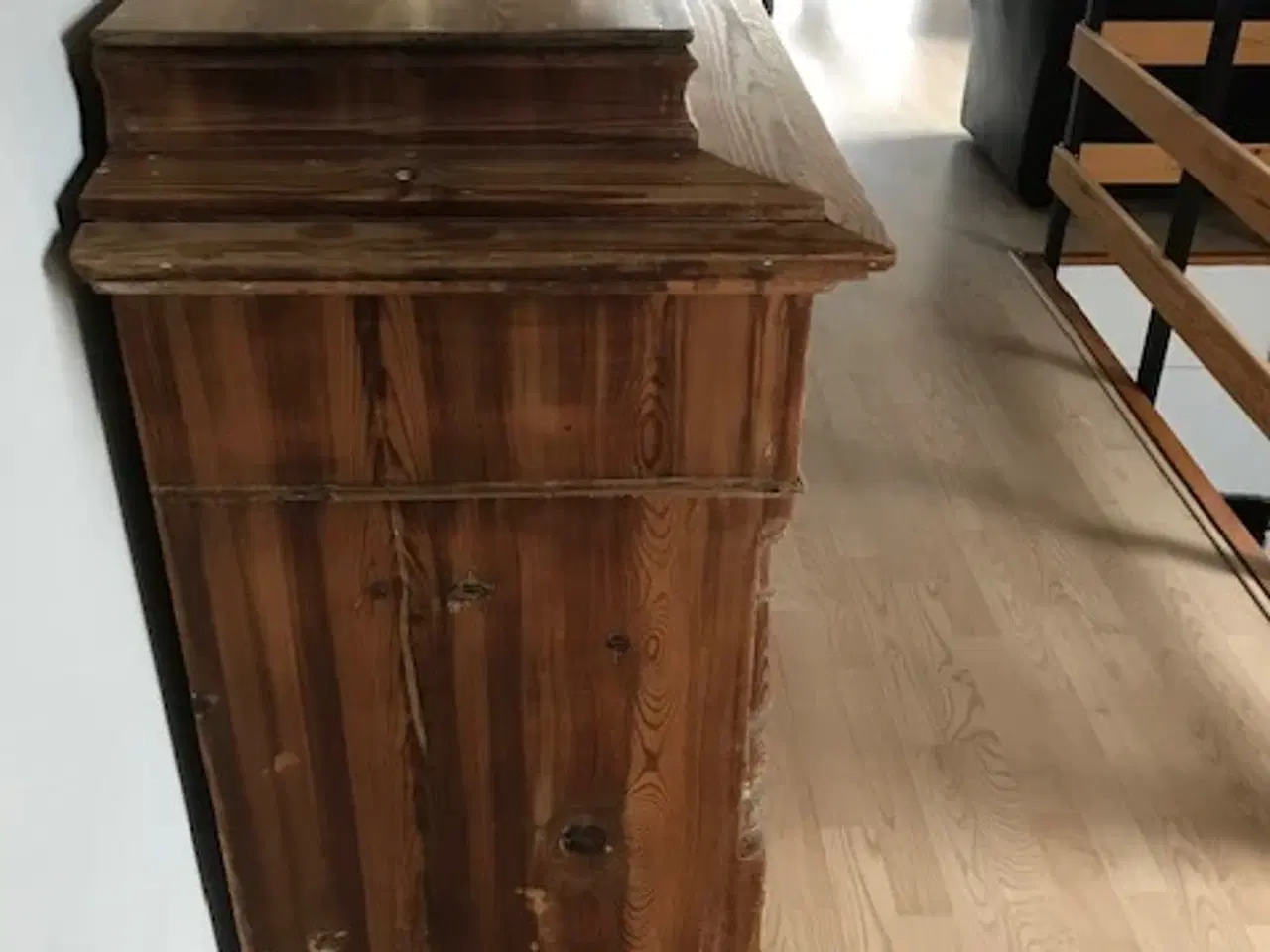 Billede 1 - Antik afsyret kommode