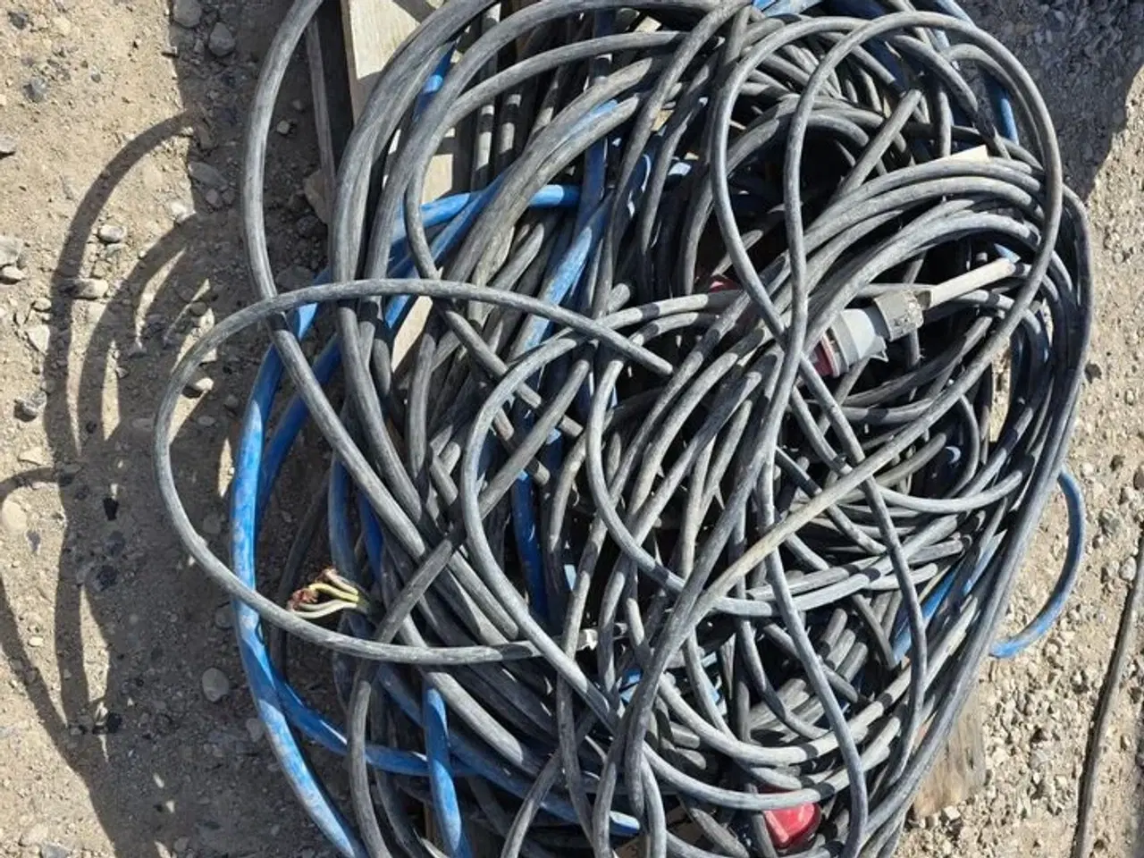 Billede 1 - Palle med 32 ampere kabler