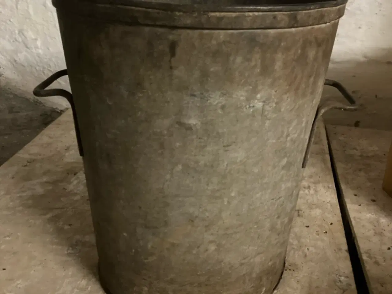Billede 1 - Fed, stor, gammel spand / tønde / krukke 