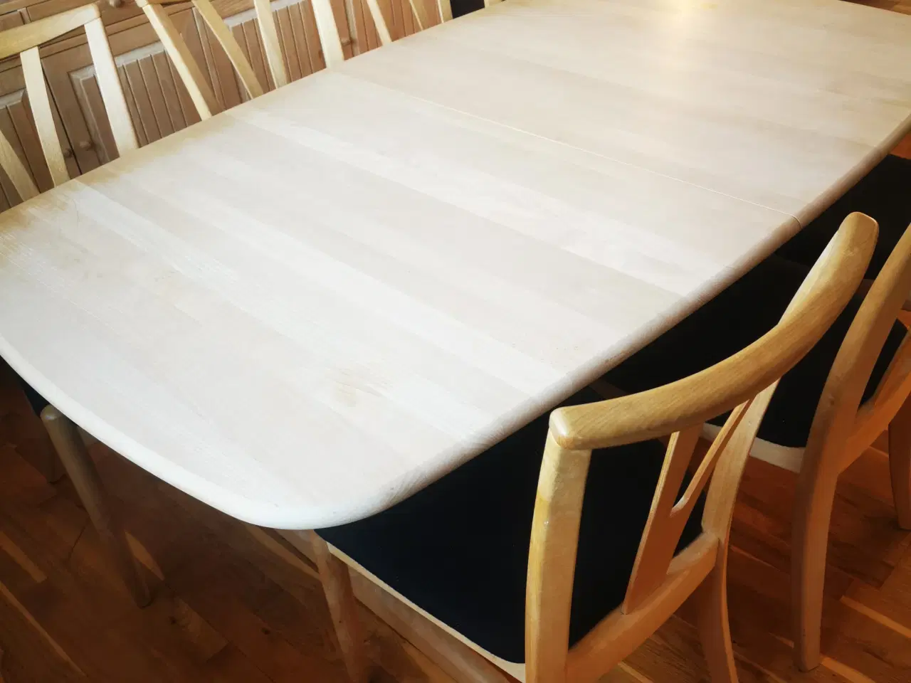 Billede 1 - Spisebord med stole 